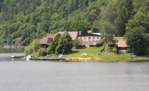 Chata Omicron, Bítov
